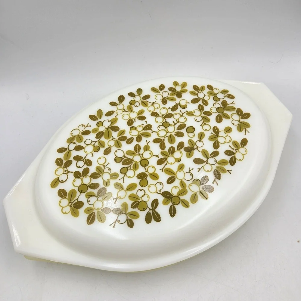 Vintage PYREX Verde Olive Green Divided 1 -1/2 Qt Oval Casserole Dish w/ Lid